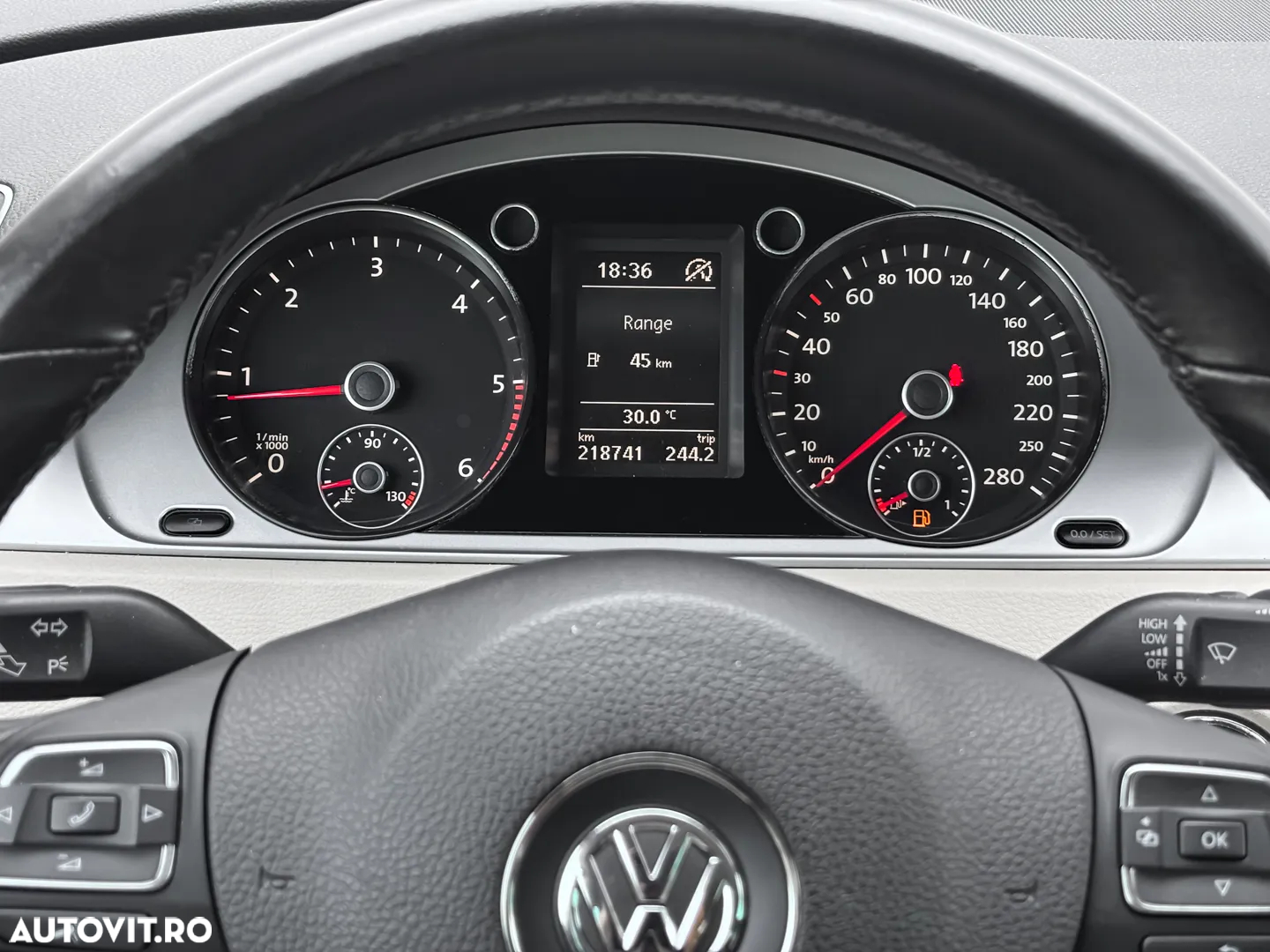 Volkswagen Passat - 12