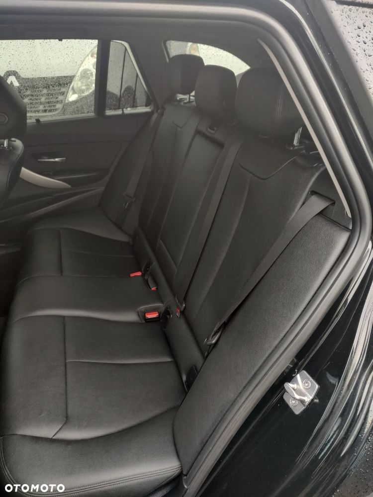 BMW Seria 3 318d Sport Line - 23