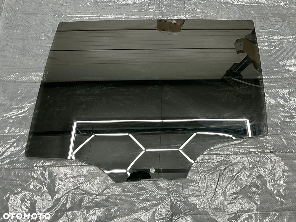 VW Golf VII Szyba drzwi tylna lewy tył 5G6845025D - 1