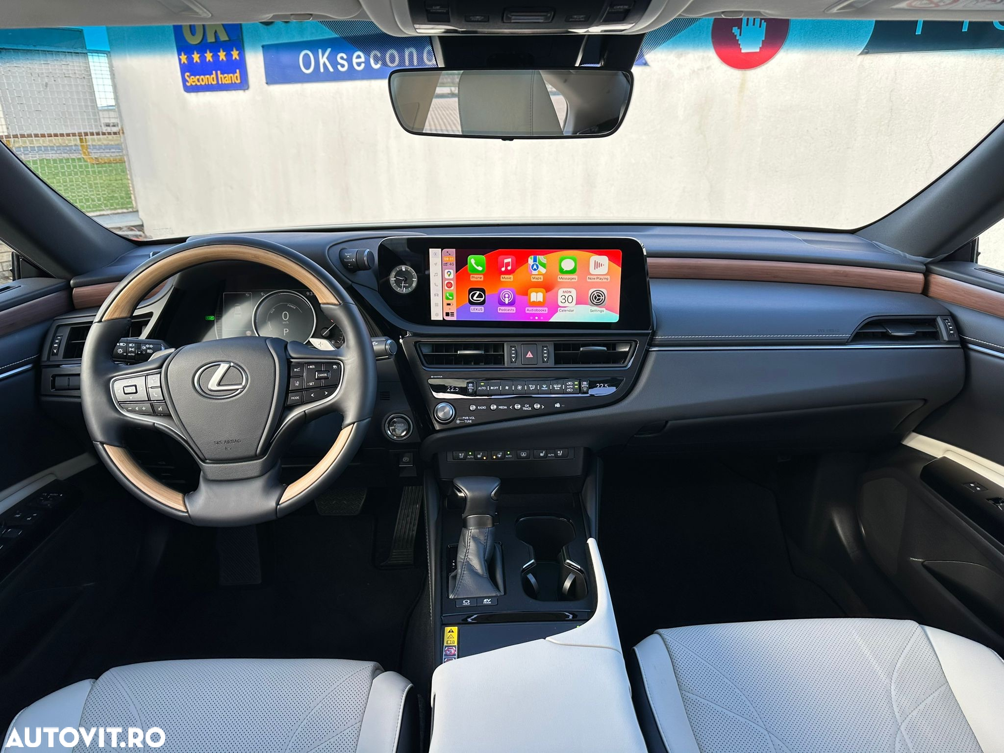 Lexus Seria ES 300h 2.5 TNGA HV 25H- 4X2 CVT Executive - 17