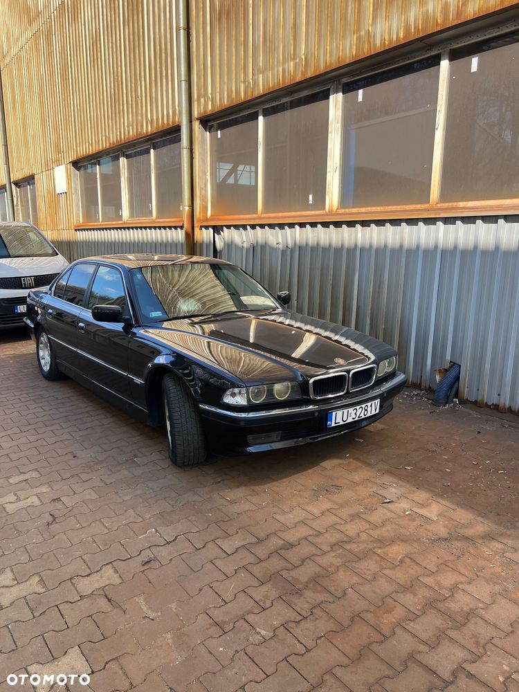 BMW Seria 7 735i - 1