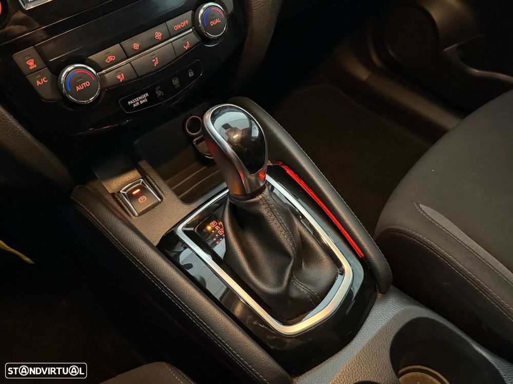 Nissan Qashqai 1.5 dCi N-Connecta J17 DCT - 24