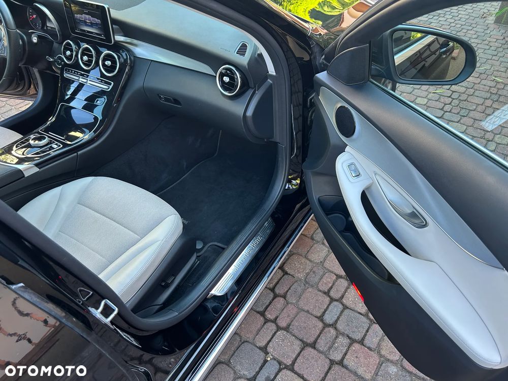 Mercedes-Benz Klasa C 180 7G-TRONIC - 14