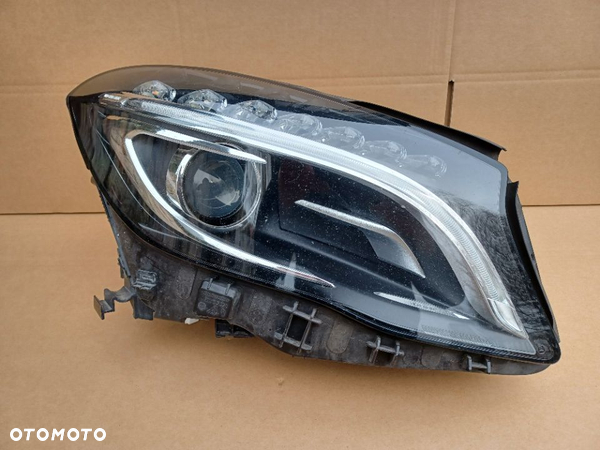 Bi-xenon przedni prawy Mercedes GLA W156 lampa A156