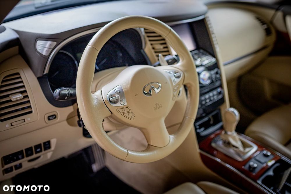 Infiniti QX70 3.0d S - 10