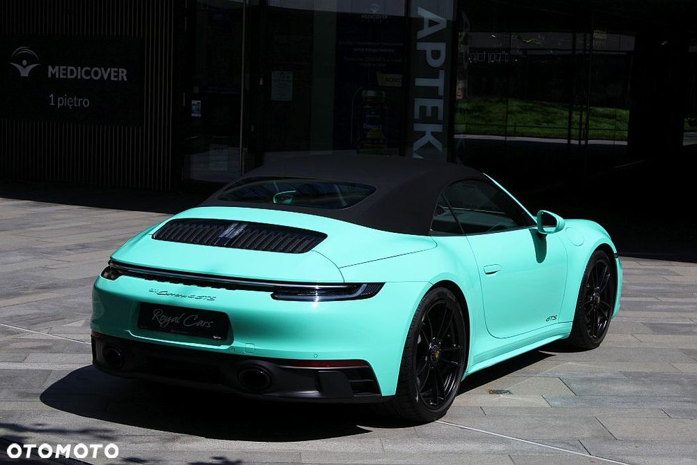 Porsche 911 Carrera 4 GTS - 4