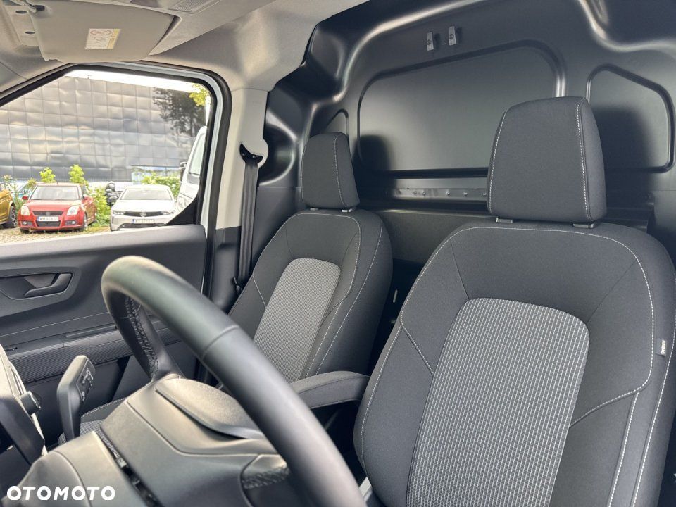 Ford Transit Courier - 11