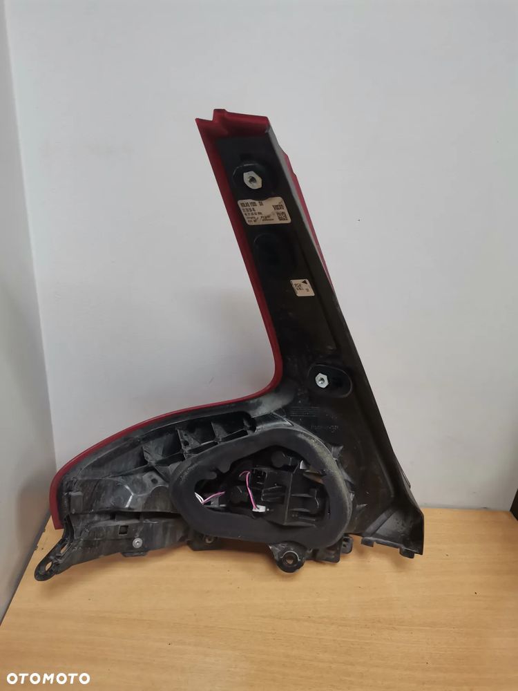 LAMPA LEWA PRAWA TYLNA V40 II  2012- - 5
