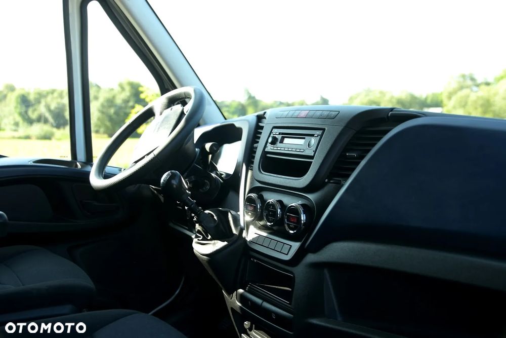 Iveco DAILY 50-180 * KONTENER Długość 6,1m 12epal* PRZEB 166 000km! * Salon Polska - 24