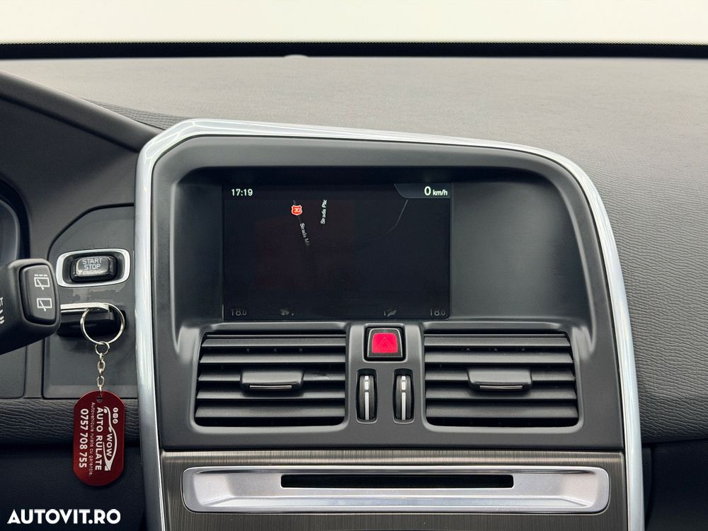 Volvo XC 60 D4 Momentum - 25