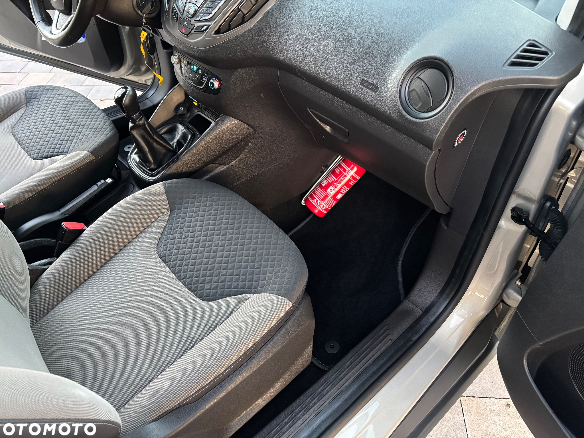 Ford Tourneo Courier 1.0 EcoBoost Titanium - 29