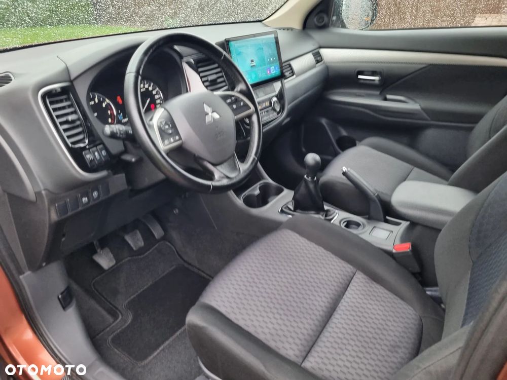 Mitsubishi Outlander - 16