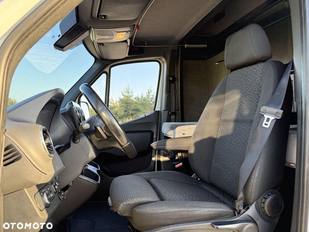 Mercedes-Benz Sprinter - 21