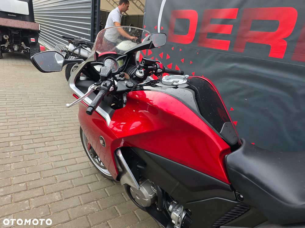Honda VFR - 9