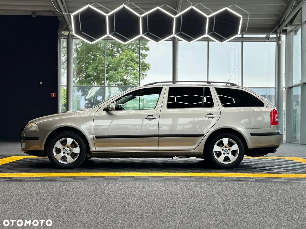 Skoda Octavia 1.6 Combi Ambiente - 7