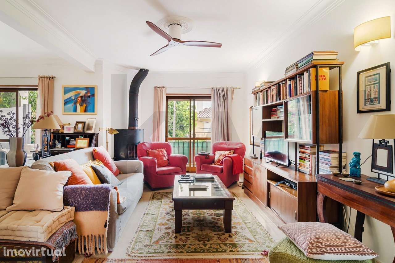 Moradia em Cascais com jardim e piscina e enorme potencial de remodela - Grande imagem: 4/44