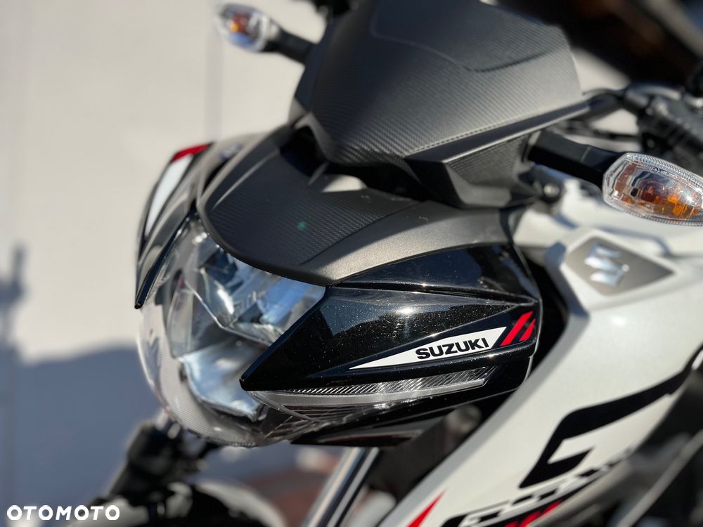 Suzuki GSX - 19