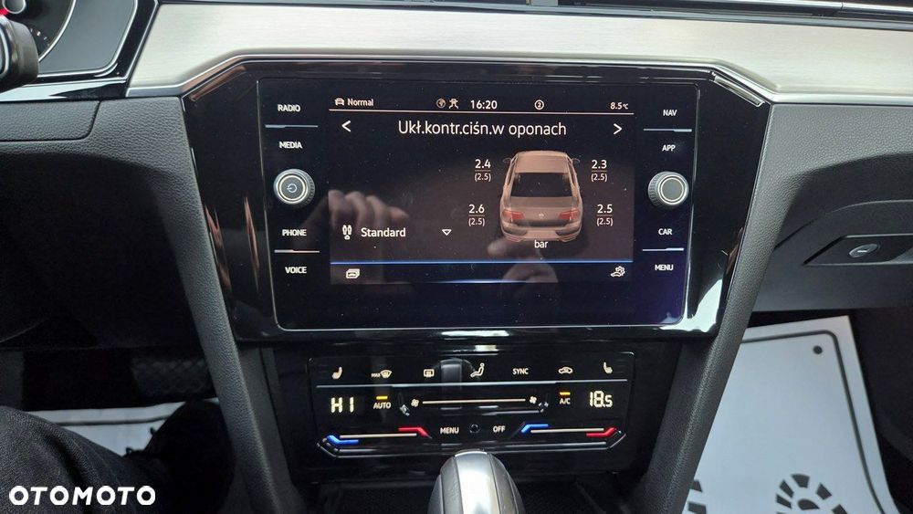 Volkswagen Passat 2.0 TSI Elegance DSG - 24