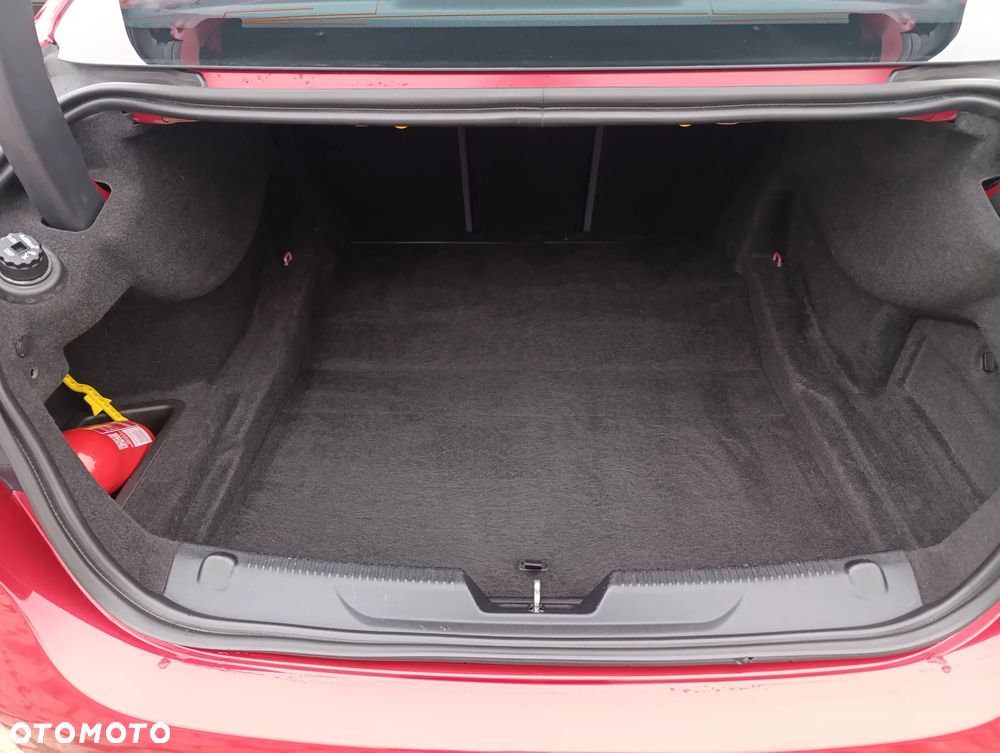 Jaguar XE 20d R-Sport - 15