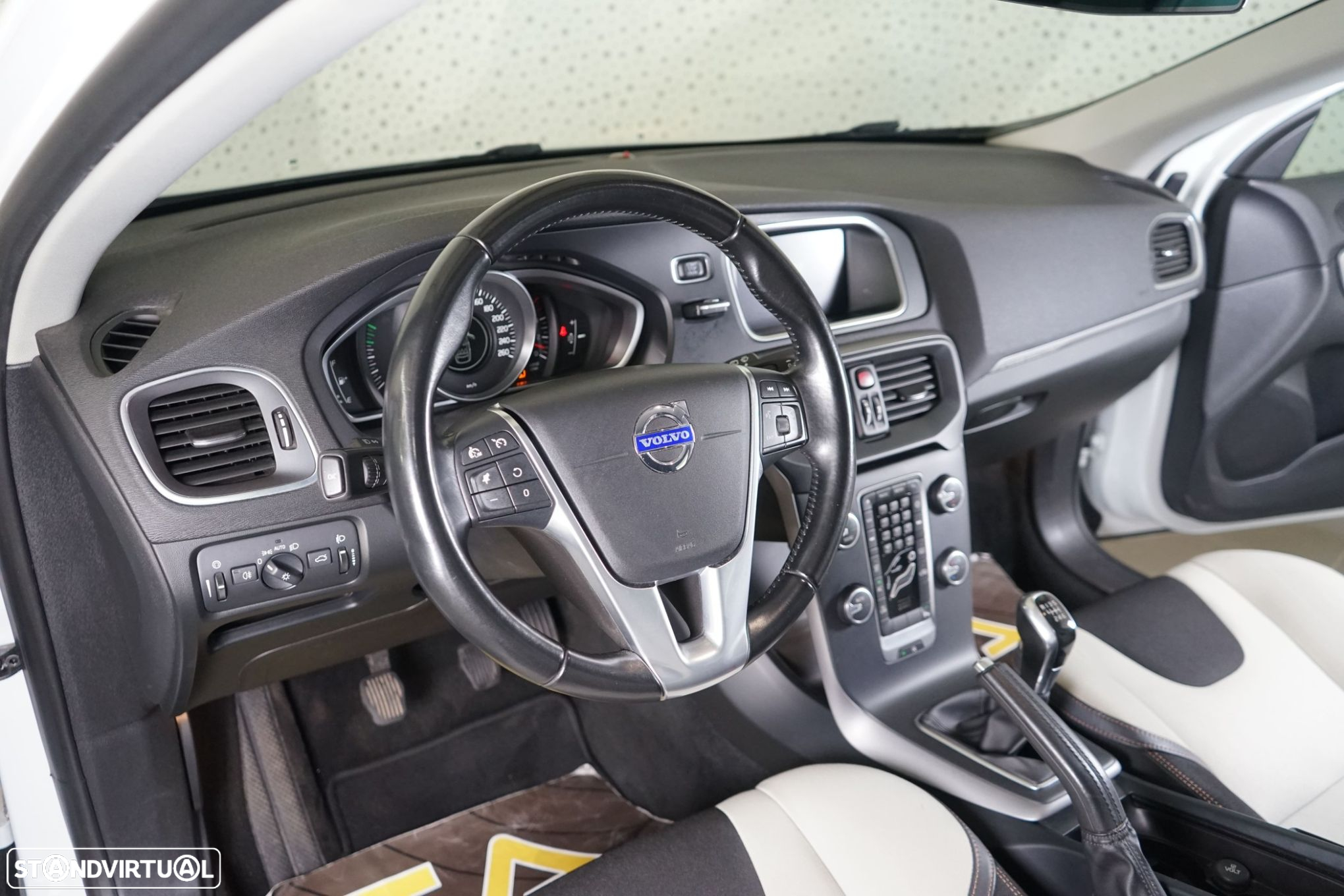 Volvo V40 Cross Country 1.6 D2 Summum - 14