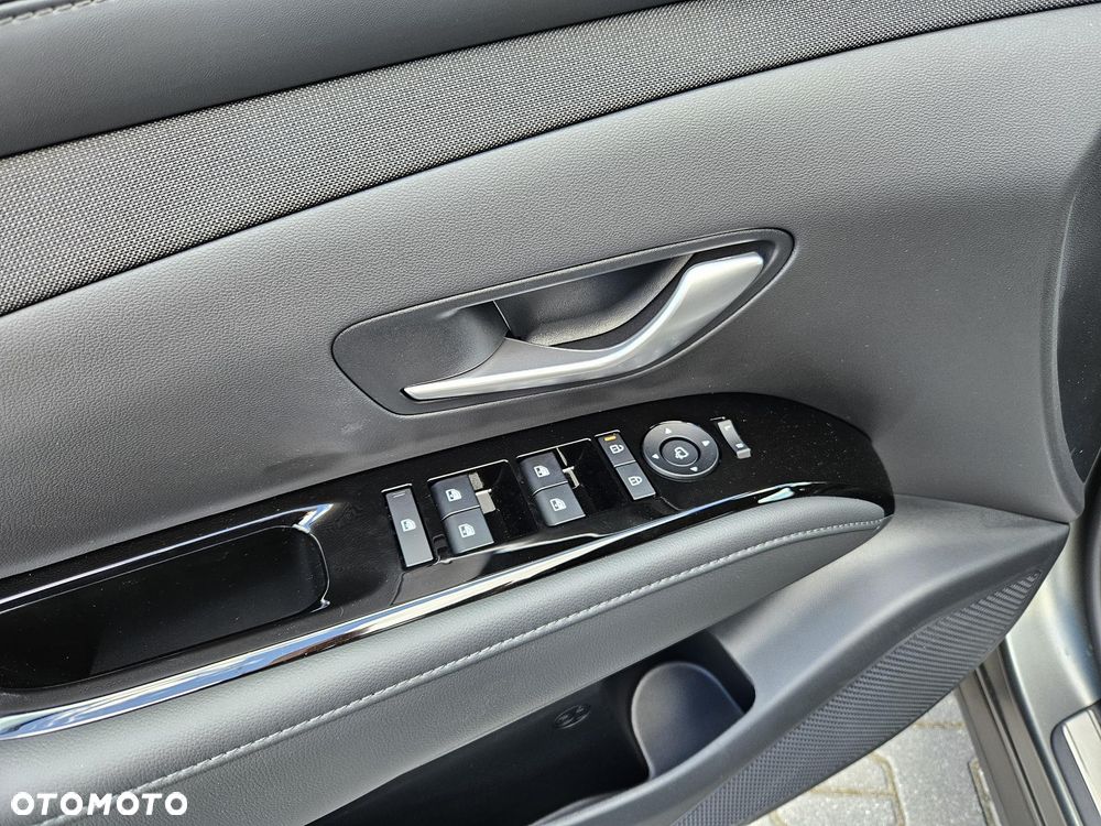 Hyundai Tucson 1.6 T-GDi HEV Smart Black 2WD - 19