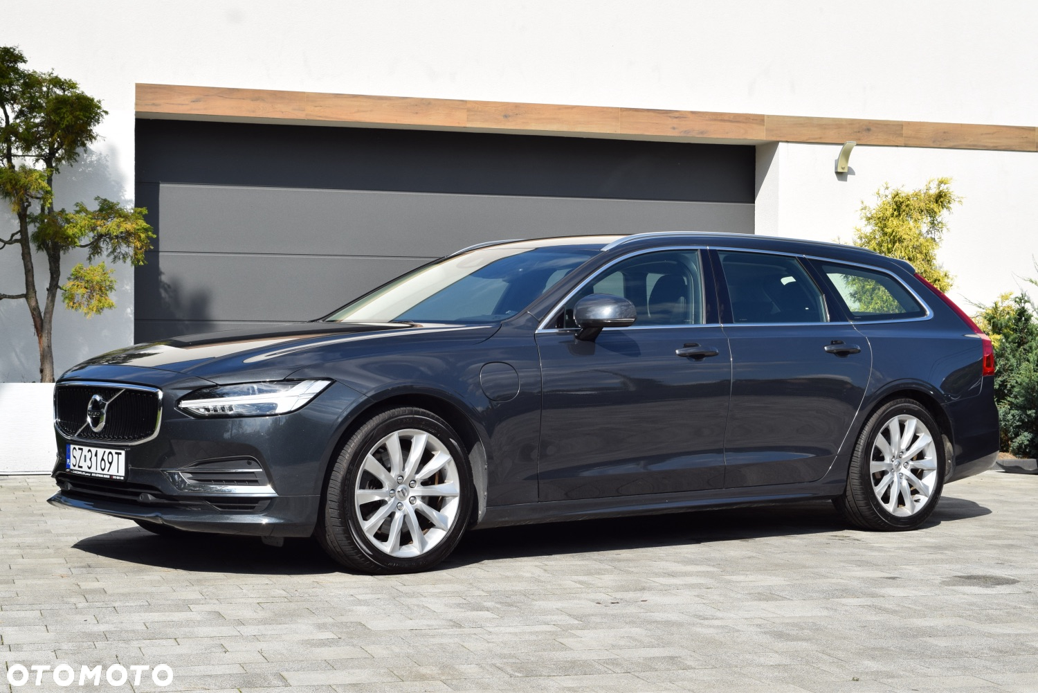 Volvo V90 T8 AWD Plug-In Hybrid Momentum Pro - 37