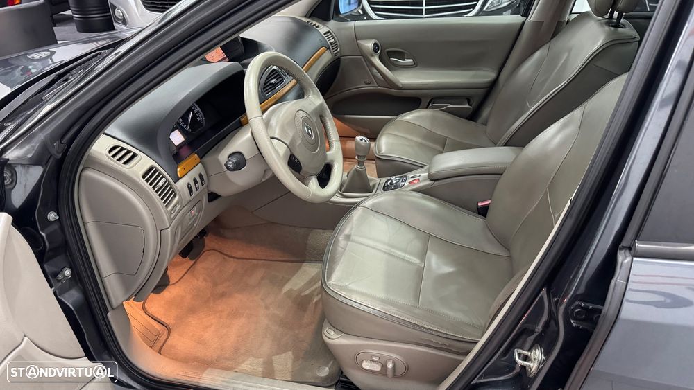 Renault Laguna 1.9 dCi Initiale - 28