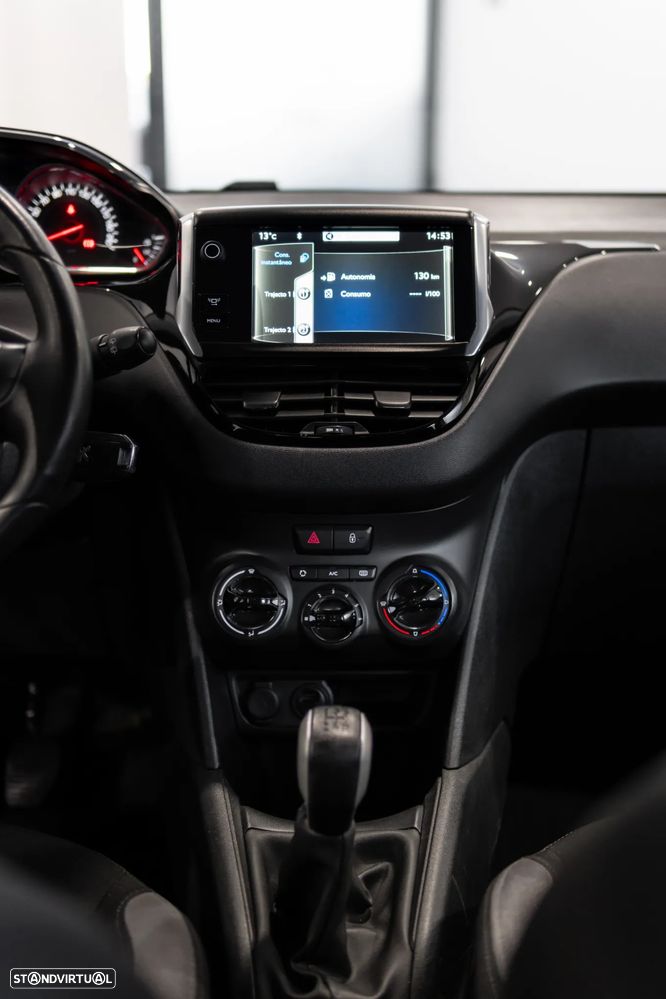 Peugeot 208 1.2 VTi SE Style - 29