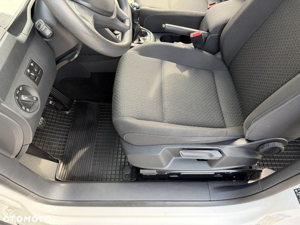 Volkswagen CADDY MAXI ORYGINAŁ KOMBI VAN MINIBUS 5 Osobowy 2x Boczne drzwi + tylne 2 skrzydłowe, Mocny 2.0TDI DFSD Euro6, Alarm, Czujniki cofania, Servotronic, Awaryjne ham.. ANB, Spec. wyciszenie, Bezwypadkowy pełen serwis ZADBANY ! Podwójne resory tylnej osi - WZMOCNIONE ZAWIESZENIE KOŁA 16' ! MODEL 2020 - 19