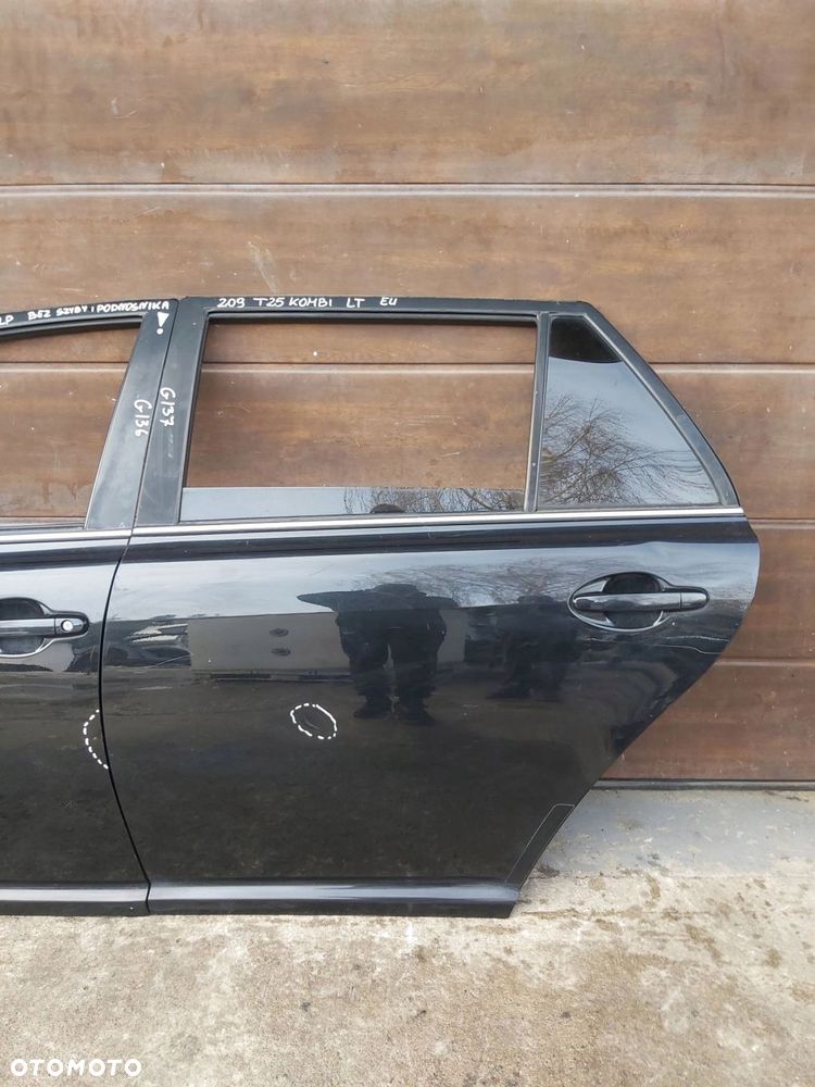 TOYOTA Avensis T25 03-08 r drzwi lewy tył lewe tylne KOMBI 209 - 1
