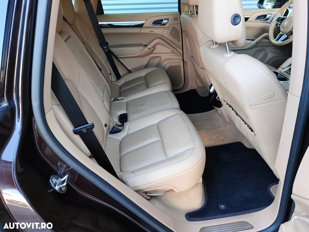 Porsche Cayenne 3.0 L - 33