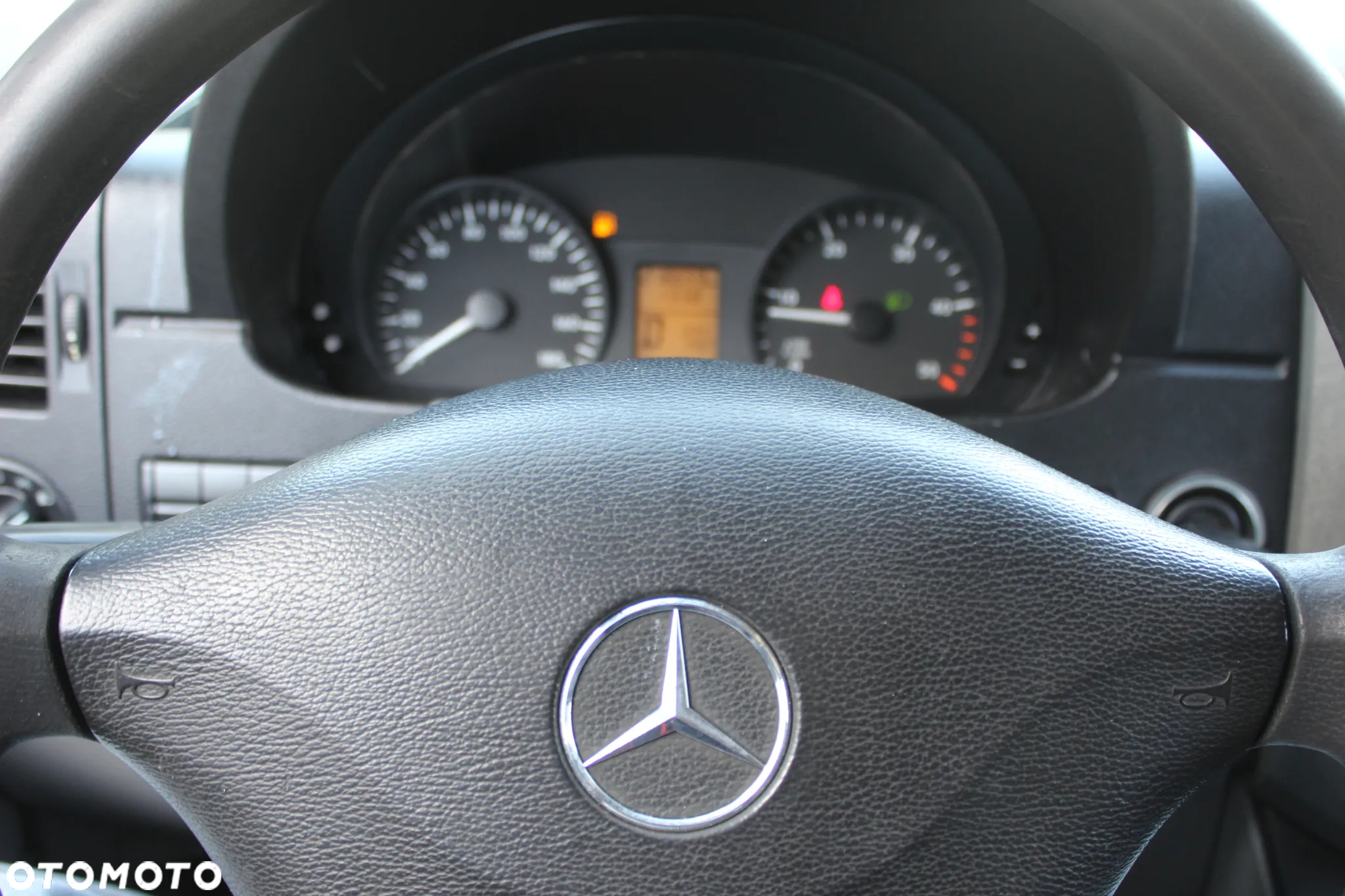 Mercedes-Benz Sprinter - 16