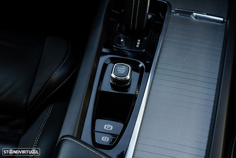 Volvo XC 60 2.0 B4 R-Design Geartronic - 18