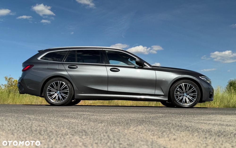 BMW Seria 3 330e M Sport - 25