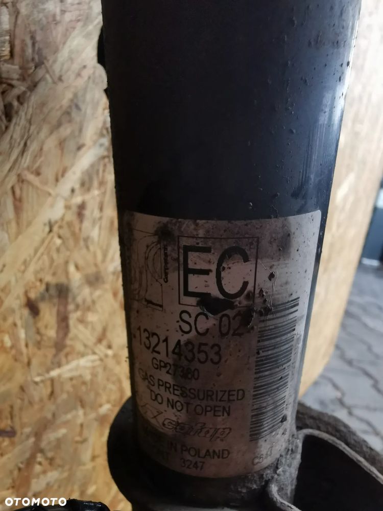 Corsa D 1.2 B Zwrotnica Amortyzator Przód Piasta Mcpherson - 2