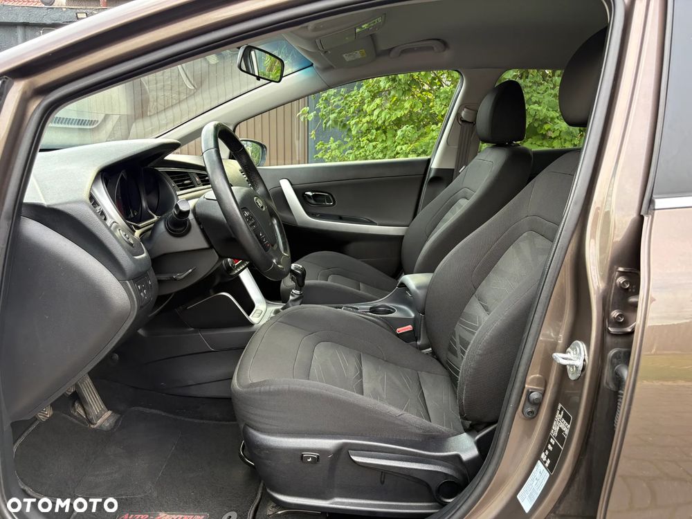 Kia Ceed - 11
