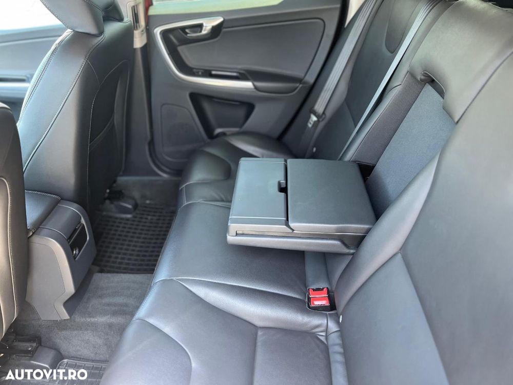 Volvo XC 60 D5AWD Momentum - 26
