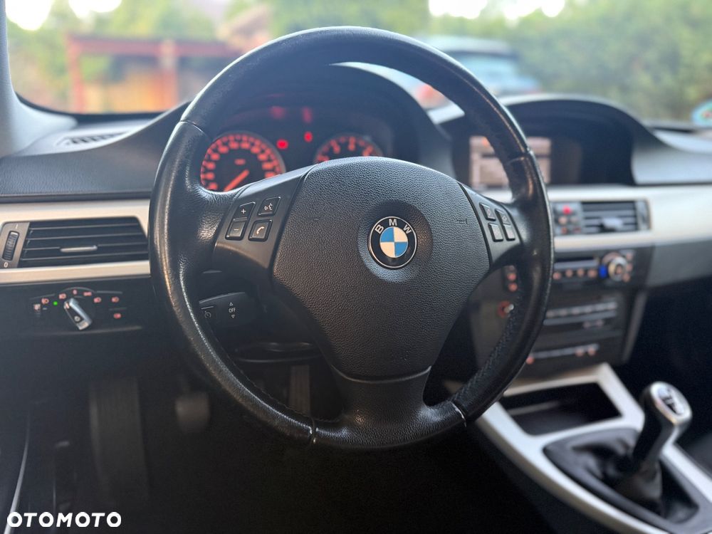 BMW Seria 3 320i Edition Exclusive - 35