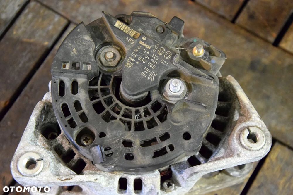 Opel Meriva A 1.4 Alternator 55556068 0124425021 - 2