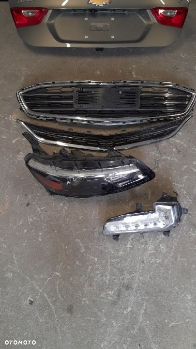 Chevrolet Malibu lampa prawa przód - 3