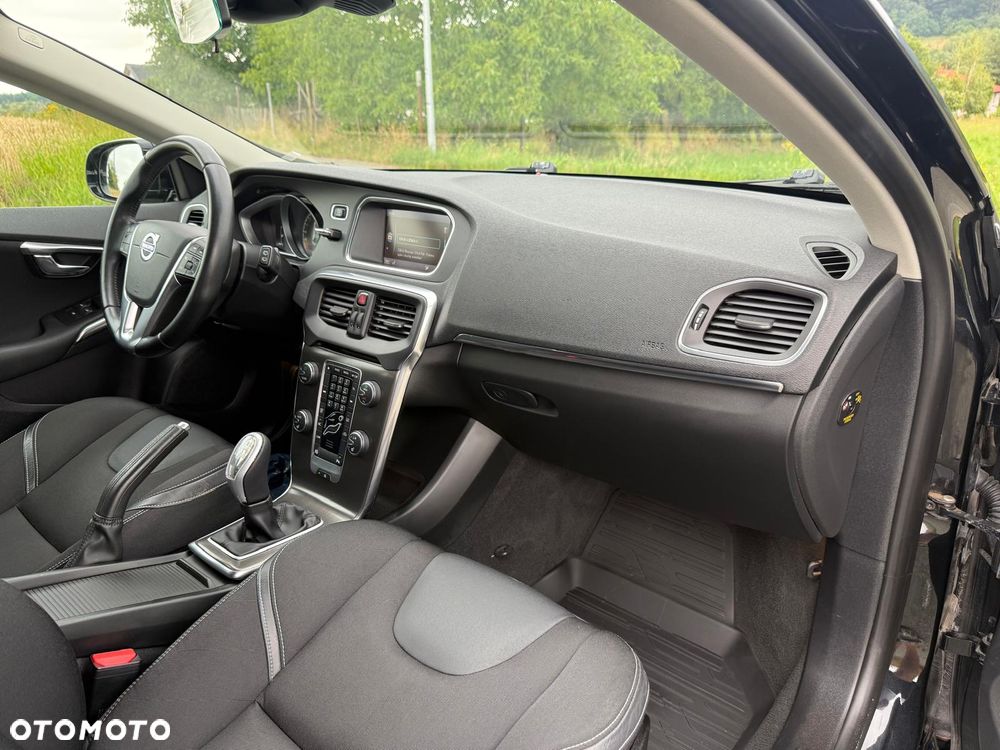 Volvo V40 D2 Momentum - 16