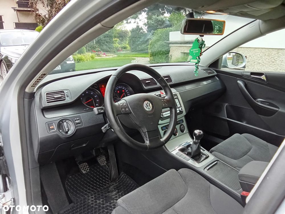 Volkswagen Passat - 14