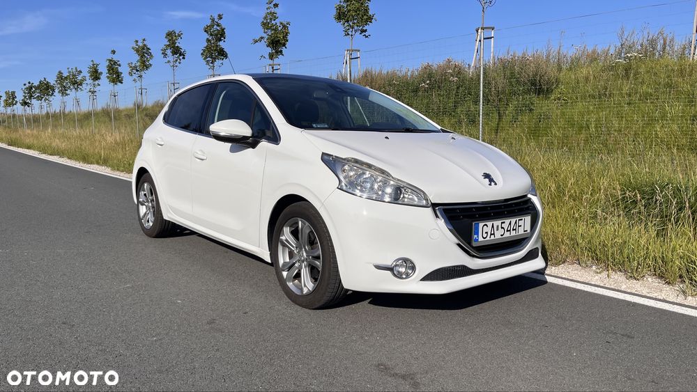 Peugeot 208 - 1