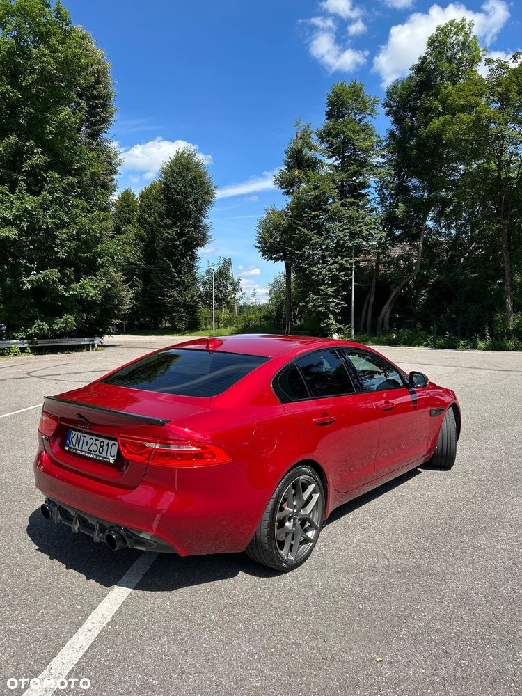 Jaguar XE 2.0 T Portfolio - 4