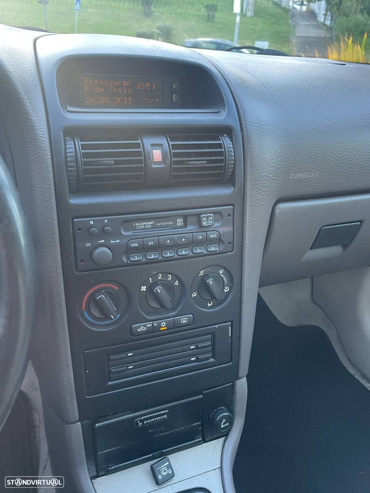 Opel Astra Coupe 1.8 16V - 10