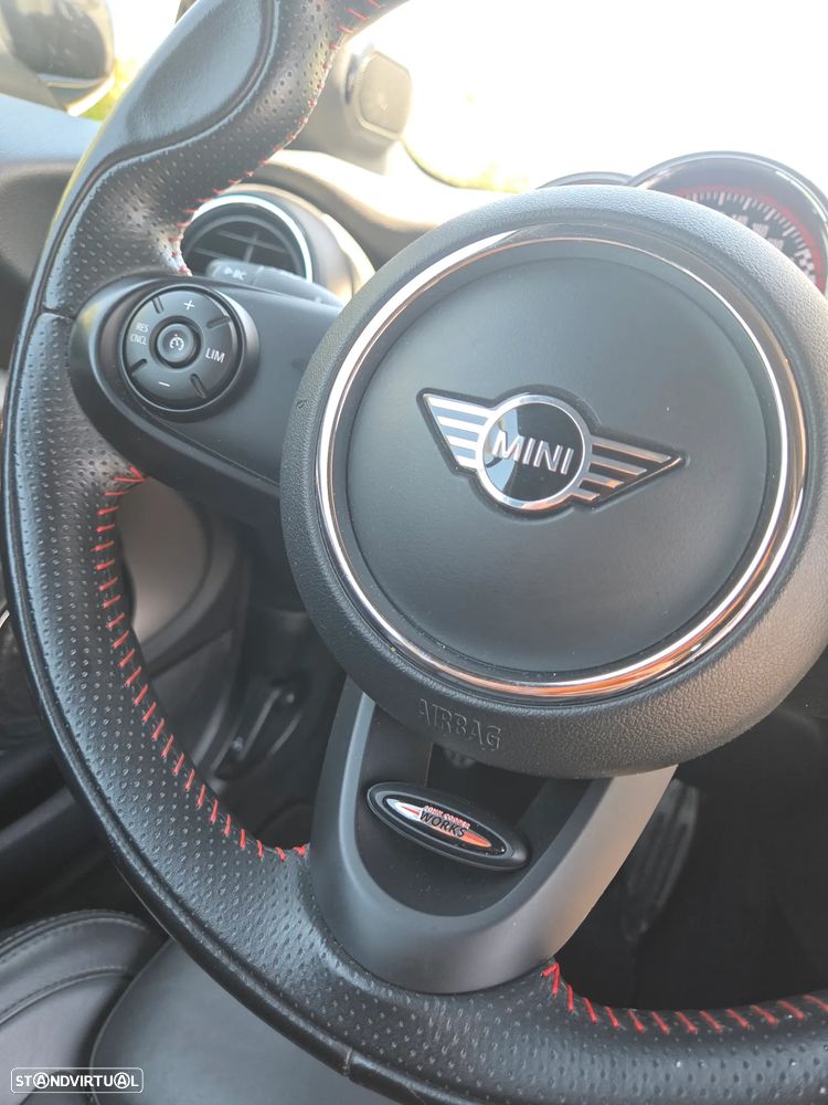 MINI Cabrio John Cooper Works - 25