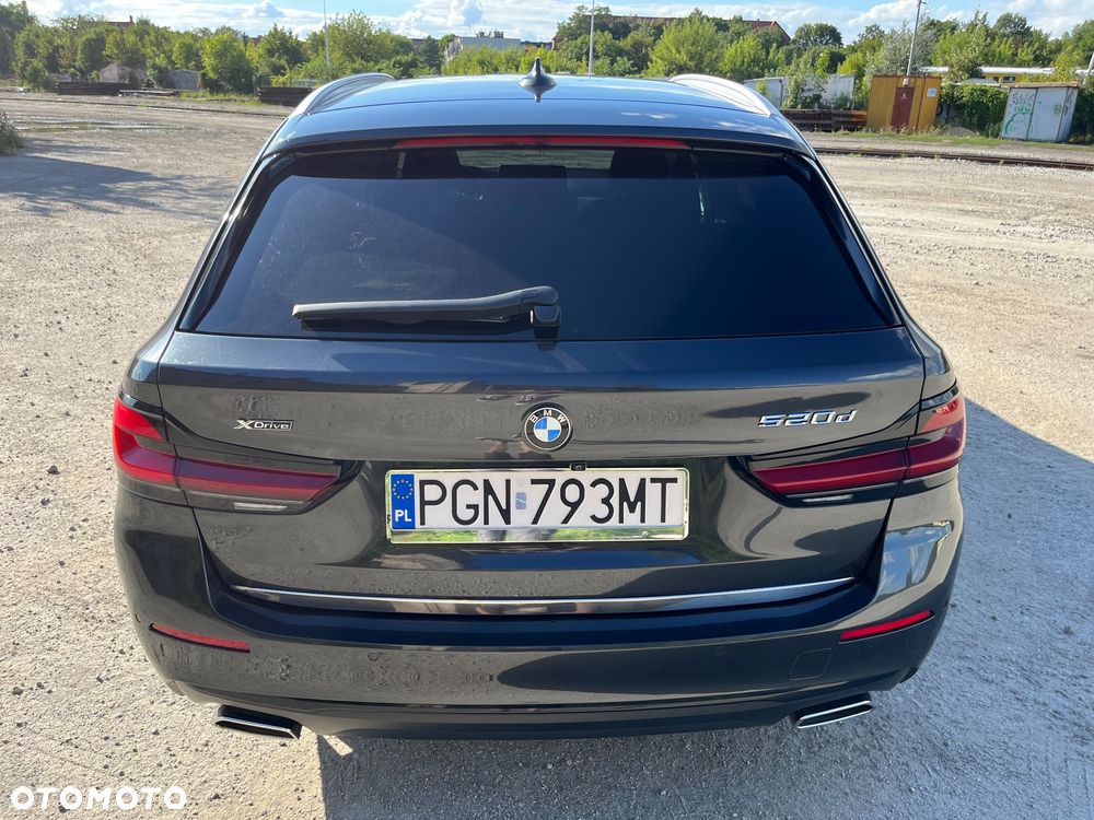 BMW Seria 5 520d xDrive - 13