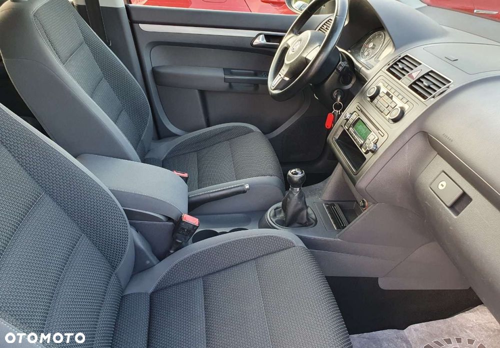 Volkswagen Touran - 27