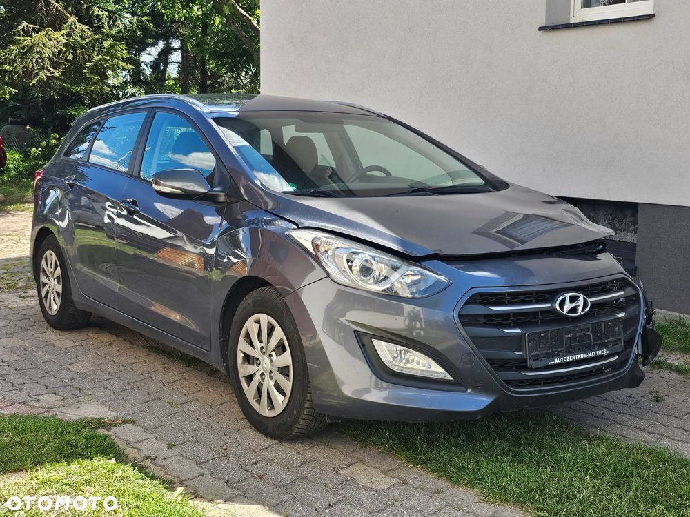 Hyundai i30 blue Kombi 1.6 CRDi Classic - 2
