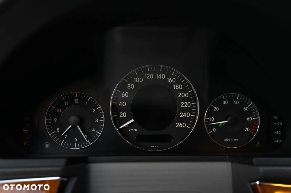 Mercedes-Benz Klasa E 500 4-Matic Elegance - 27
